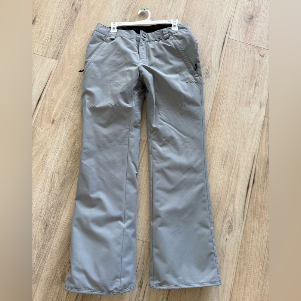 Volcom women snowboard pants. Size m. Used one season. Great condition